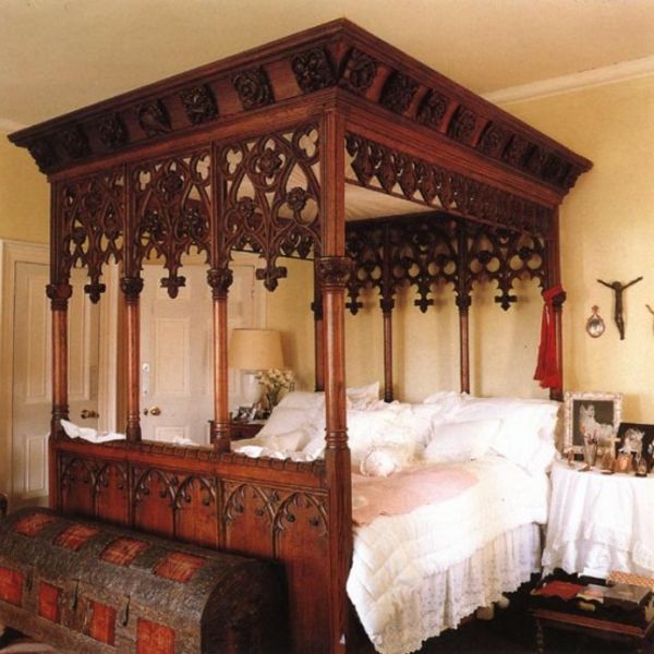 super-sengs-design-i-gotisk-rom