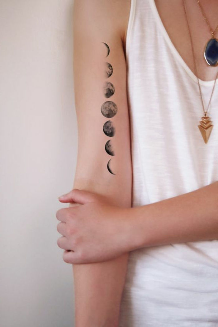 tatuagem motivos mulher lua fases lua nos diferentes períodos do mês longas cadeias de pedra