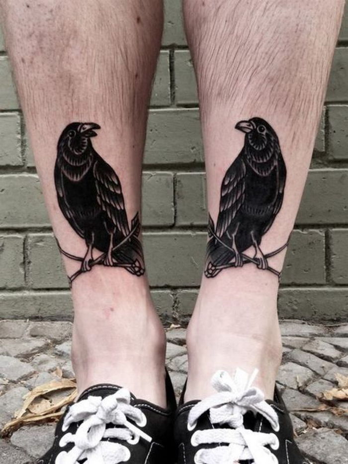 tatuaggio sulla caviglia, idee per tatuaggi per uomini, corvi, motivi per tatuaggi maschili