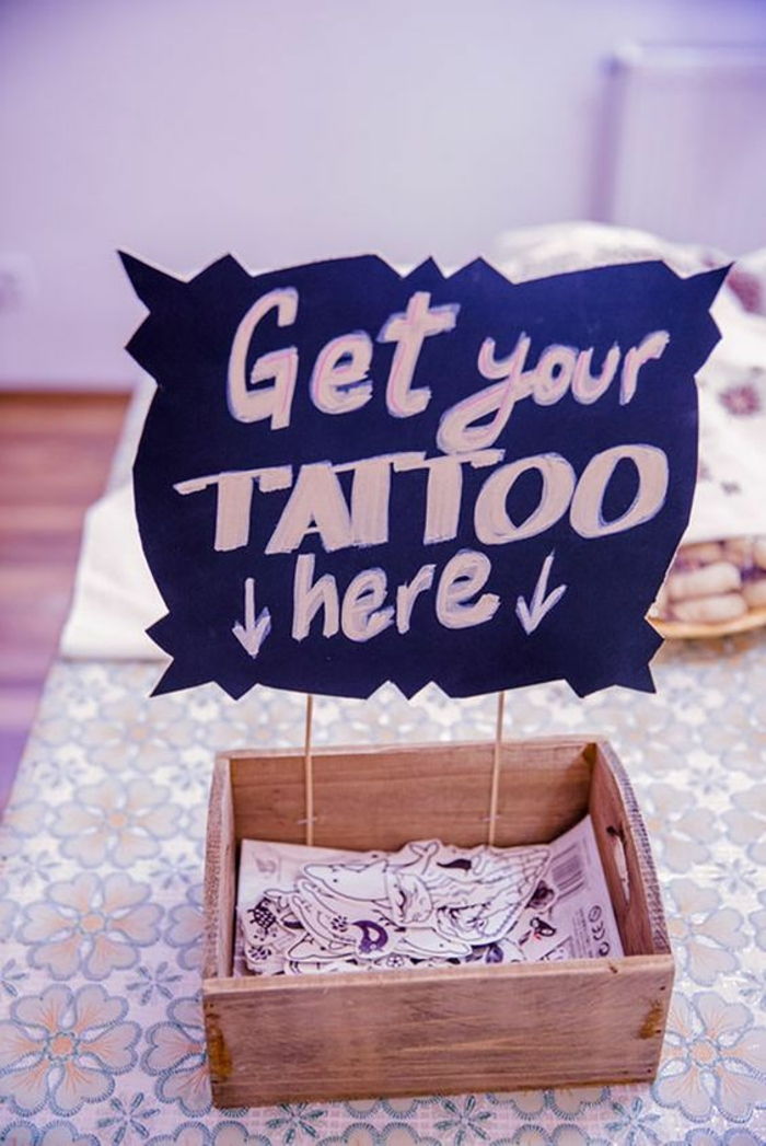 tatuagens motivos todos os adesivos de tatuagem em uma loja de caixa grande ideia de ter ordem em casa