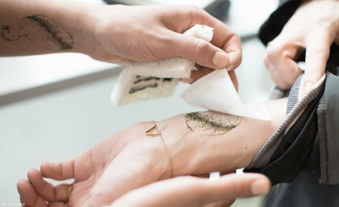 tatuagens bonitas tatuagem na mão fazer cosmos universo pulseira coachella estilo tatoo