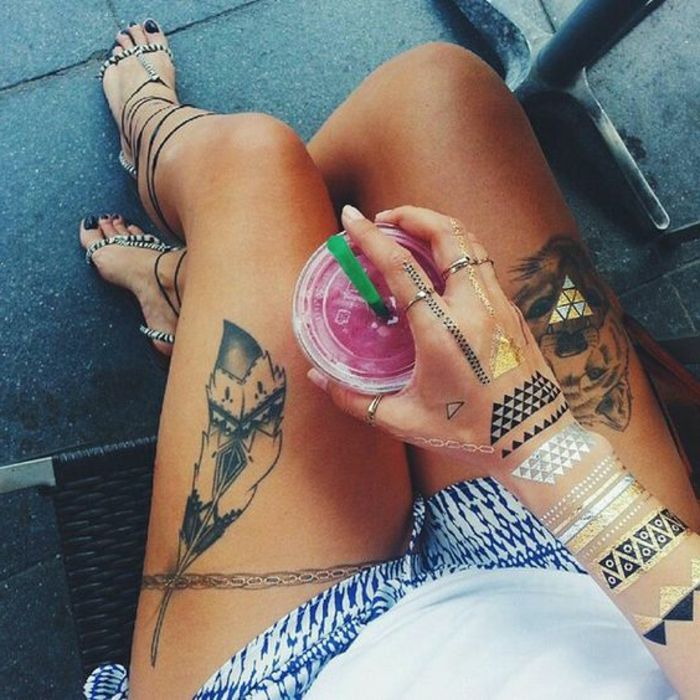 tatuagem ombro mulher mão perna coxa smoothie sandálias shorts colorido design idéias manicure