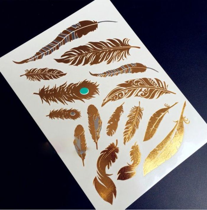 tatuagens extraordinárias na cor dourada turquesa de penas decoração de tatuagem de cor