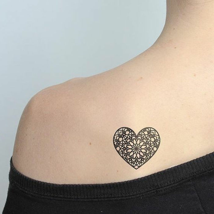 modelos de tatuagem homens e mulheres coração projeto como flor ideia decente vara no ombro