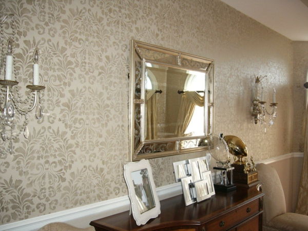 Taupe-wall-paint-with-metal-effect-elegantiškas veidrodis