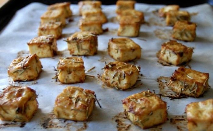 tofu smažte alebo pečte skvelé nápady na predjedlo na párty bylinné syry kúsky pekárenskej pece