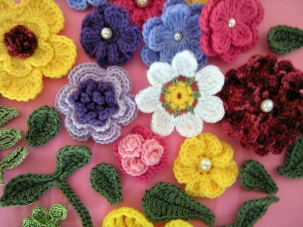 pra-háčkovaná-s-krásne kvety-v-rôznych farbách