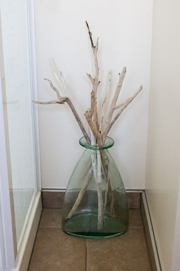 ^vase mit stöcken aus treibholz - haus deko