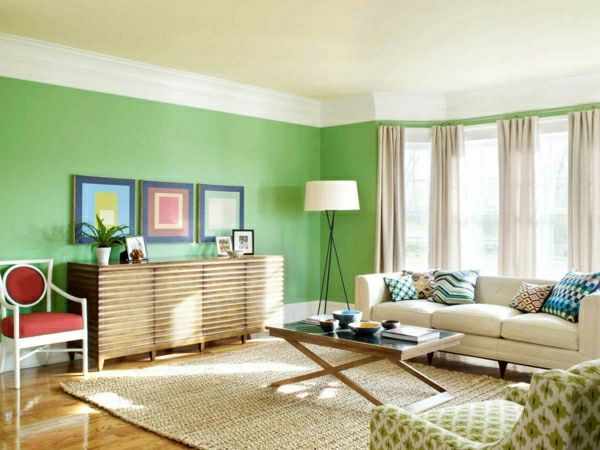 zidne barve-ideje-dnevne sobe-zelene-svetlobe-zavese-bež-tri slike na steni