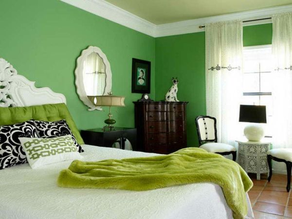 zidna barva-zelena-spalnica-elegantna-design - zavese v beli barvi