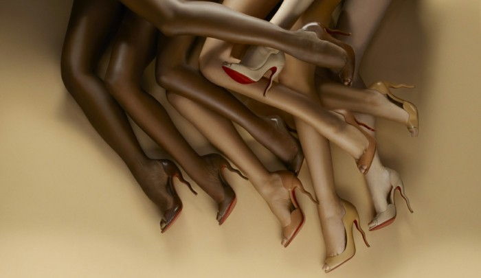 pantofi ce-se potrivește-la-rosu-dress-frumos-tocuri piele de culoare diferite-femei naționalitate