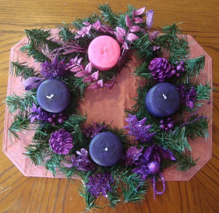 vianočný veniec-Drotár-modro-sviečky-and-pink-sviečka
