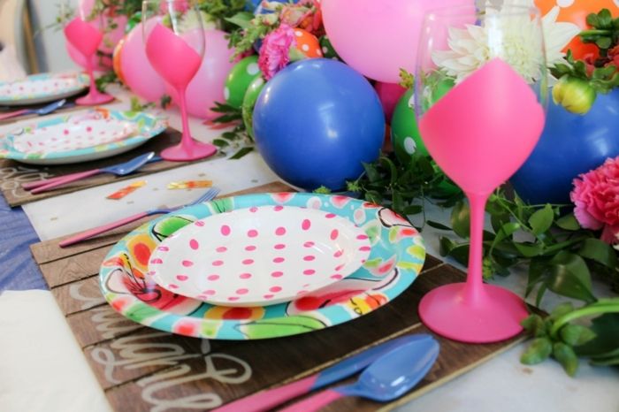 poháre na víno zdobiť, lyžica, vidličku, farbistý, taniere, balóny, party dekorácie, kvety