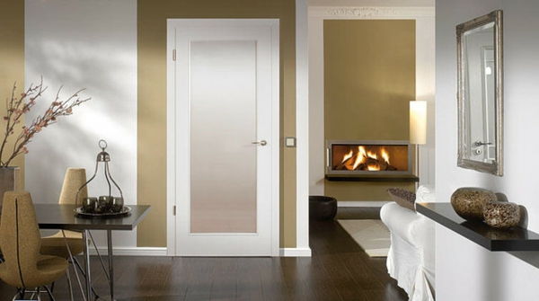 bela okovja-za-steklena vrata-udobna dnevna soba