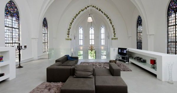 hvite-vegger-in-gotisk rommet