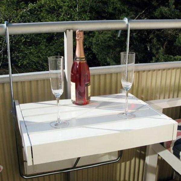 vakker-moderne utseende-table-for-balkong-litt-søt-modell-i-hvit-farge
