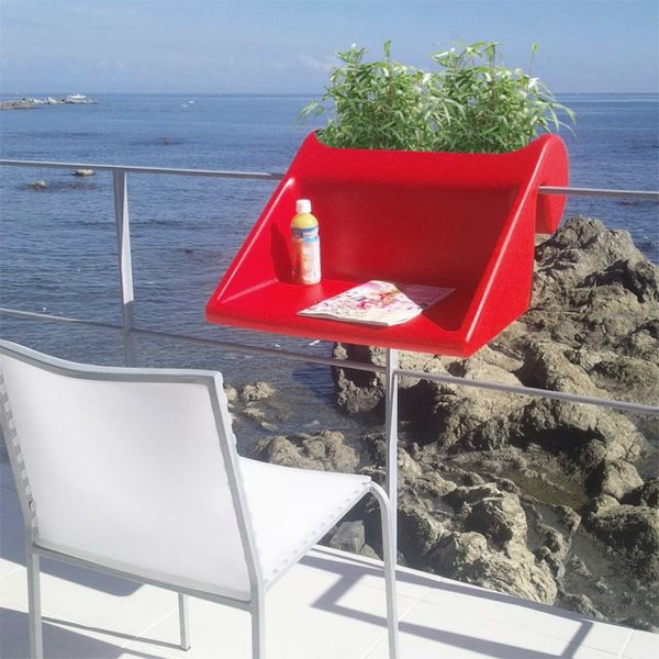 vakker-moderne utseende-table-for-balkong-super-design-modell-i-rød-farge