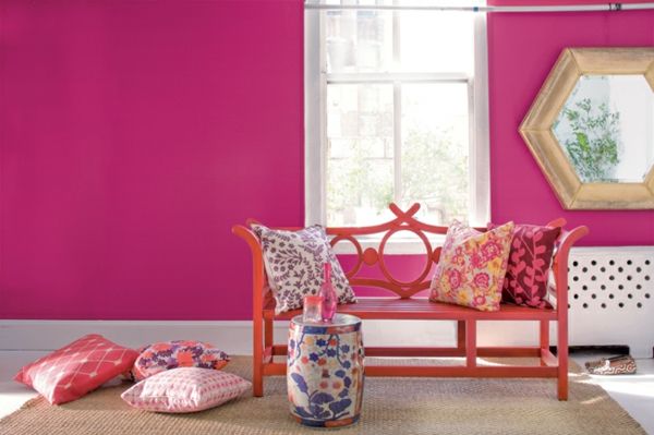 pekná izba s ružovou stenou