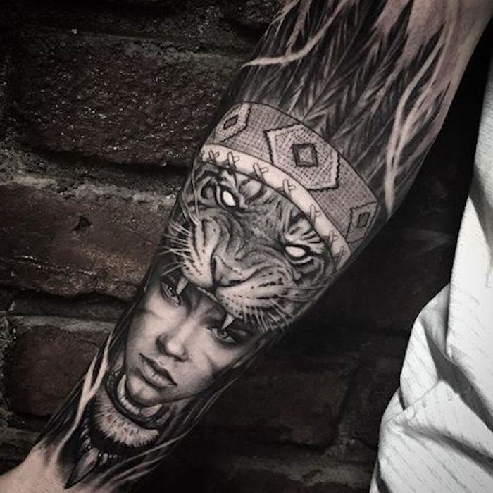 tatuagem de tigre, mulher, pena, cabeça de tigre, tatuagem de braço em preto e branco