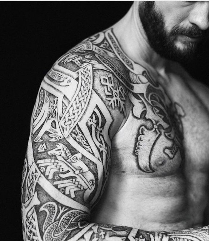tatuaggi viking, uomo, tatuaggio sul braccio, tatuaggio con molti elementi