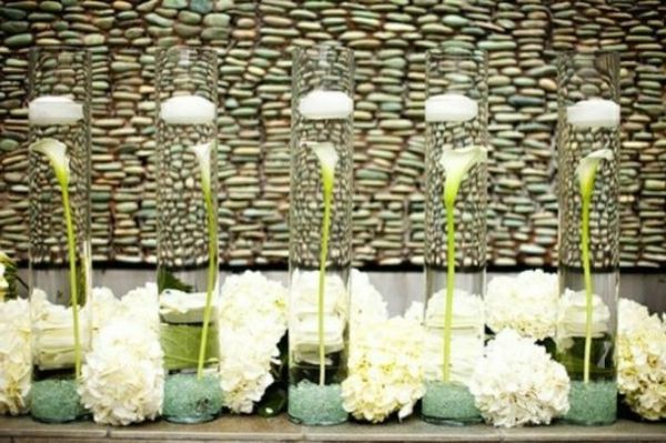 Tabela dekoracijo steklene vaze-in-the-cvetje
