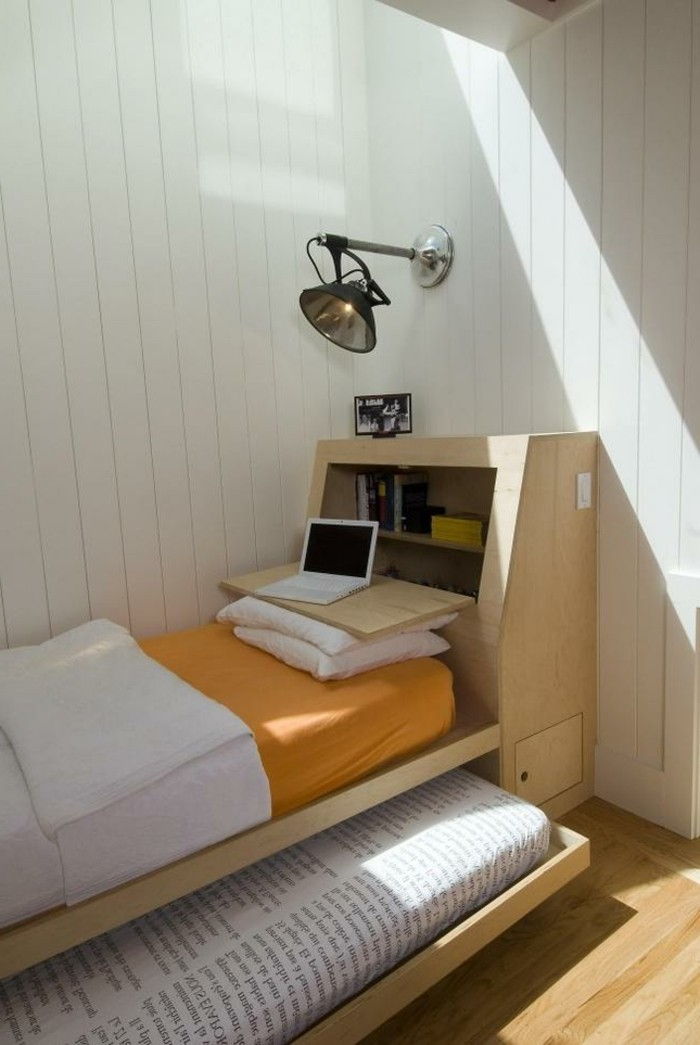 1kleine-space-sendte-set uttrekkbar seng-sengs kiste-hyller-trevegg og hvit lampe-industri-stil