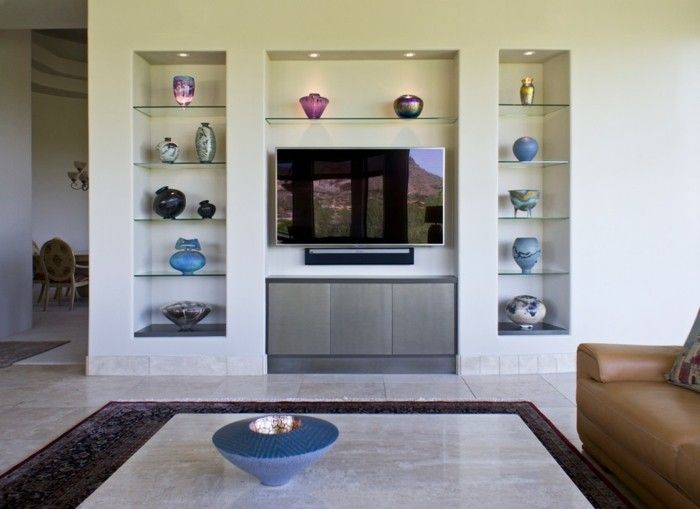 1trockenbau-wanddecoraties woonkamer-leren bank Tv-patroon tapijt vazen-glas shelf