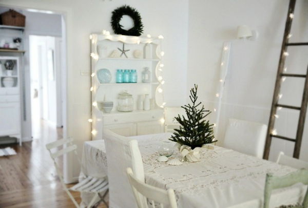 białe świąteczne dekoracje do jadalni - bardzo eleganckie