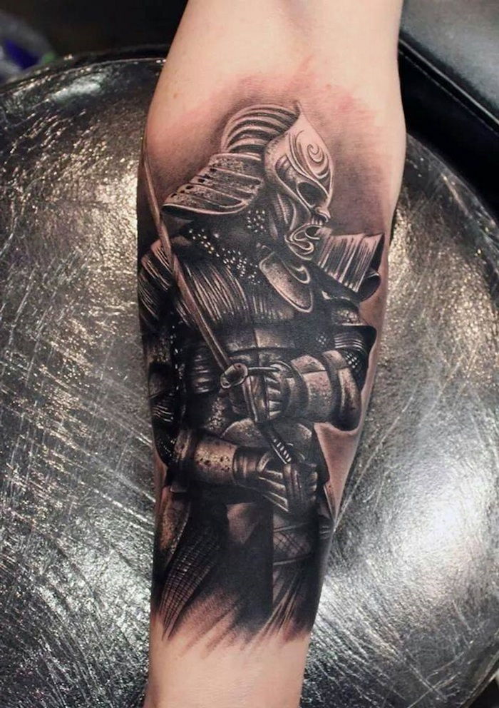 tatuaggio da combattente, tatuaggio dell'avambraccio in nero e grigio, tatuaggi