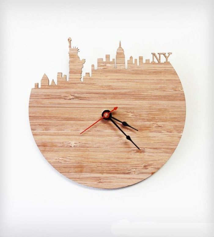 4wanduhr-design-wall-clock-z-drevo-s-two-black-and-a-červeno-ukazovátka-new-york-Socha slobody