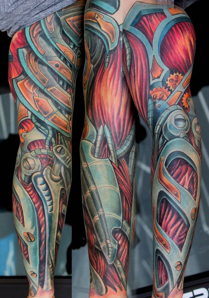 tatuagem de biomecânica colorida em todo o braço, tatuagem com motivos de meschinen