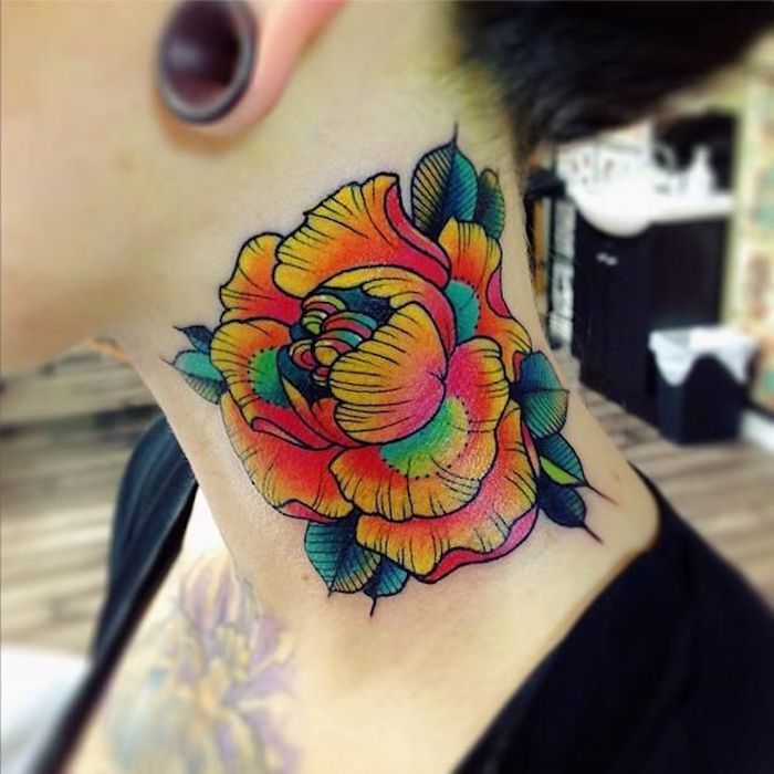gėlių tatuiruotės, spalvos tatuiruotė su gėlių motyvais ant kaklo