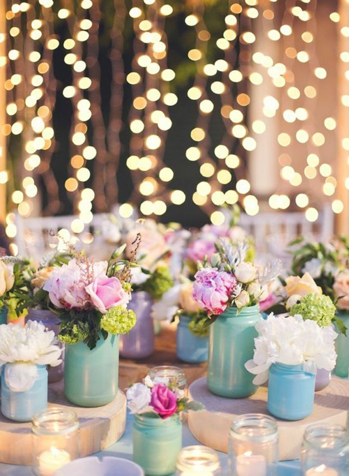 Padaryti sau stalo apdaila, vazos spalvoti konservuoti stiklainiai, rožės, tealight laikikliai