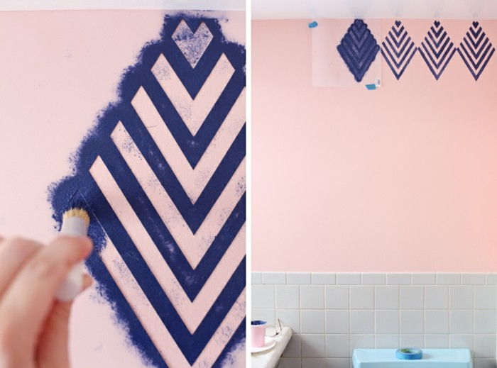 8vorlage-to-föreställa-pink-vägg lila geometriska former vita-väggplattor-målare bandväggkonstruktion-med-färg