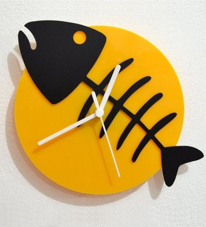 8wanduhr-tasarım-siyah-balık kemikleri-balık-kemik-beyaz-işaretçi-sarı hatlı
