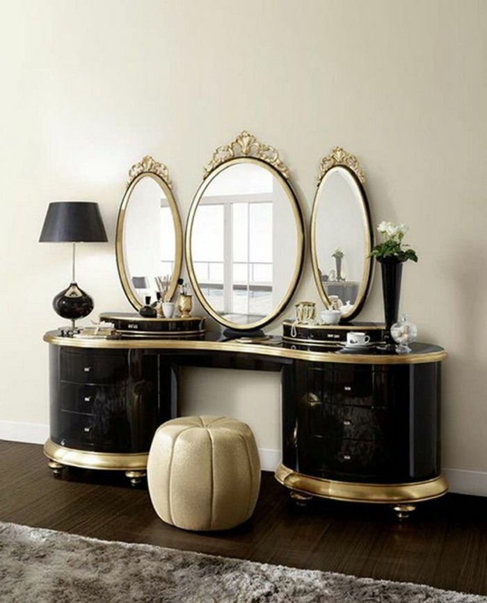 9-staliukas-juoda-turas-veidrodis-su-aukso-rėmelis-smėlio-taburetė
