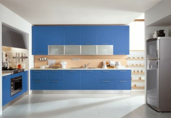 mare bucătărie mare modernă albastră