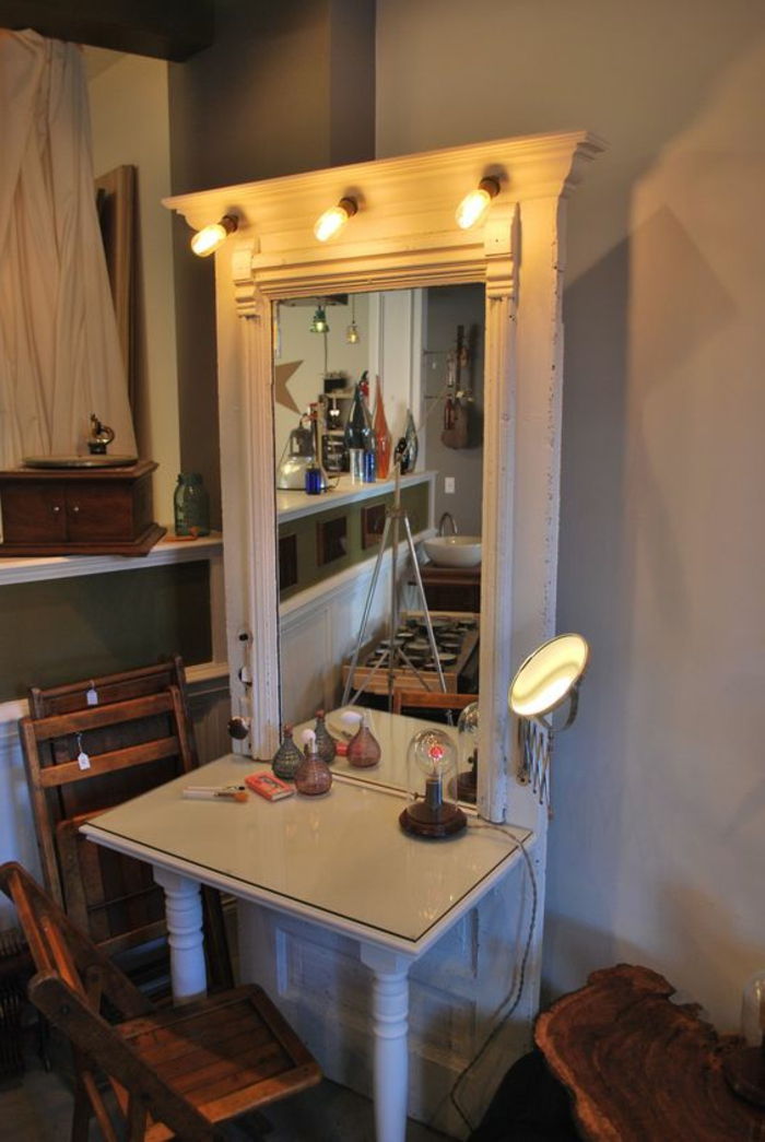 Gamla dörrar-dekorera-schmicktisch-med-stor spegel-and-shine