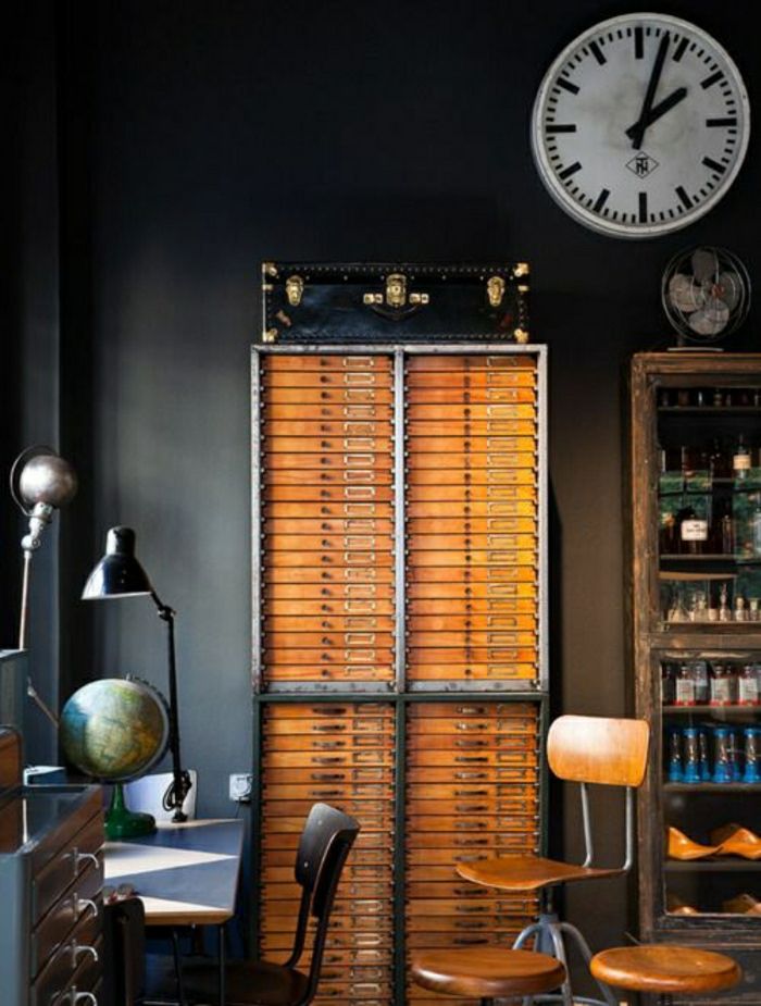 Cabinetul de lectură Suitcase birou lampă sertar glob rafturi ventilator ceas de perete vechi