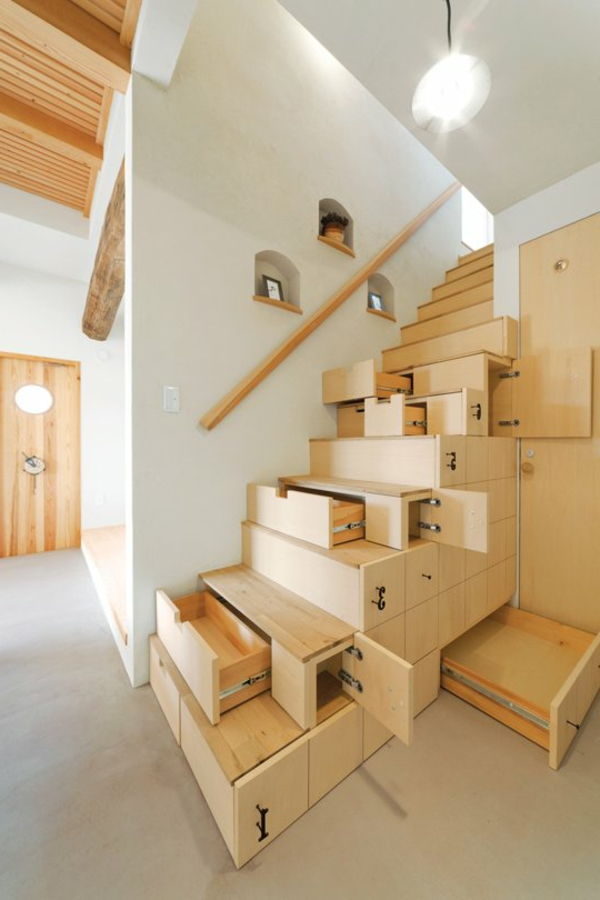 Úložný priestor šetrí schody dreva nápad