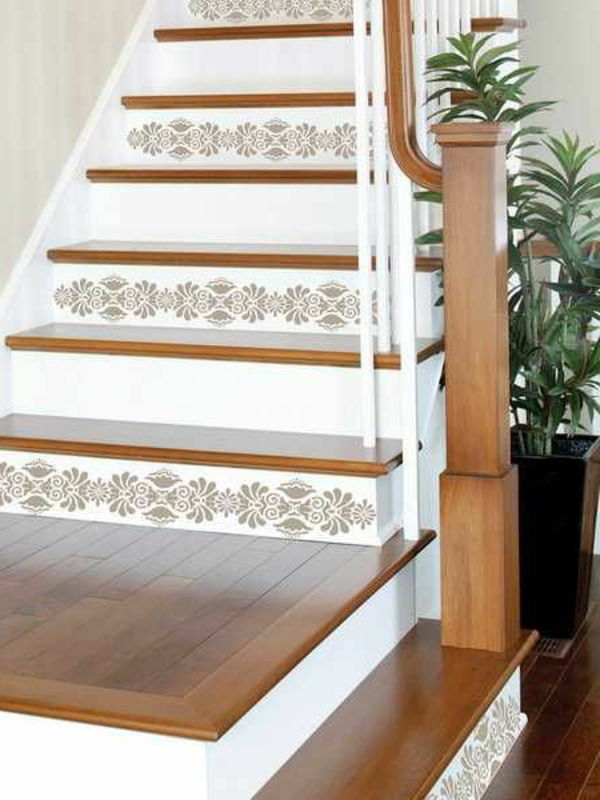 Elementos de decoração interessantes para escadas brancas