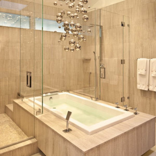 heerlijk bad-met-geïntegreerde douche luxe badkamer