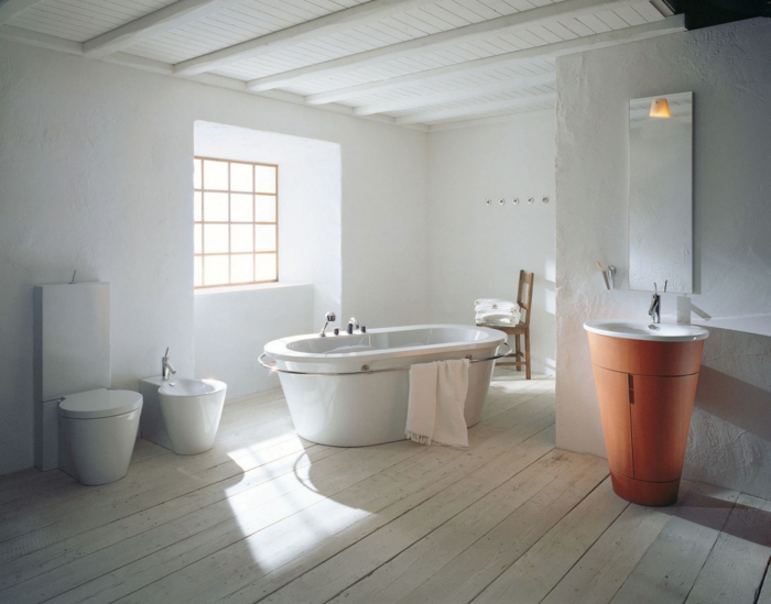 Bad moderne bad-håndkle-vask-vinduet toalett-hvitt-vegger-country stil