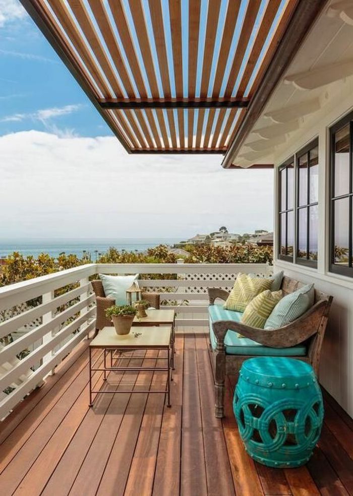 Maak een balkon dakbedekking hout zonwering meubels voor een terras
