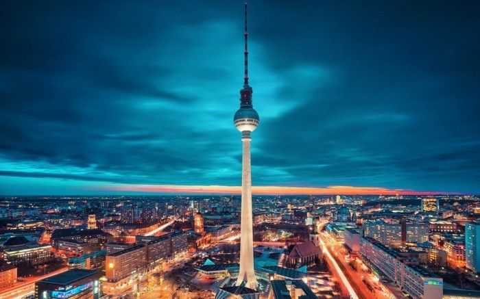 Berlin-Nemecko Photo of Up-in-the-nočné slávnej atrakcie in Europe
