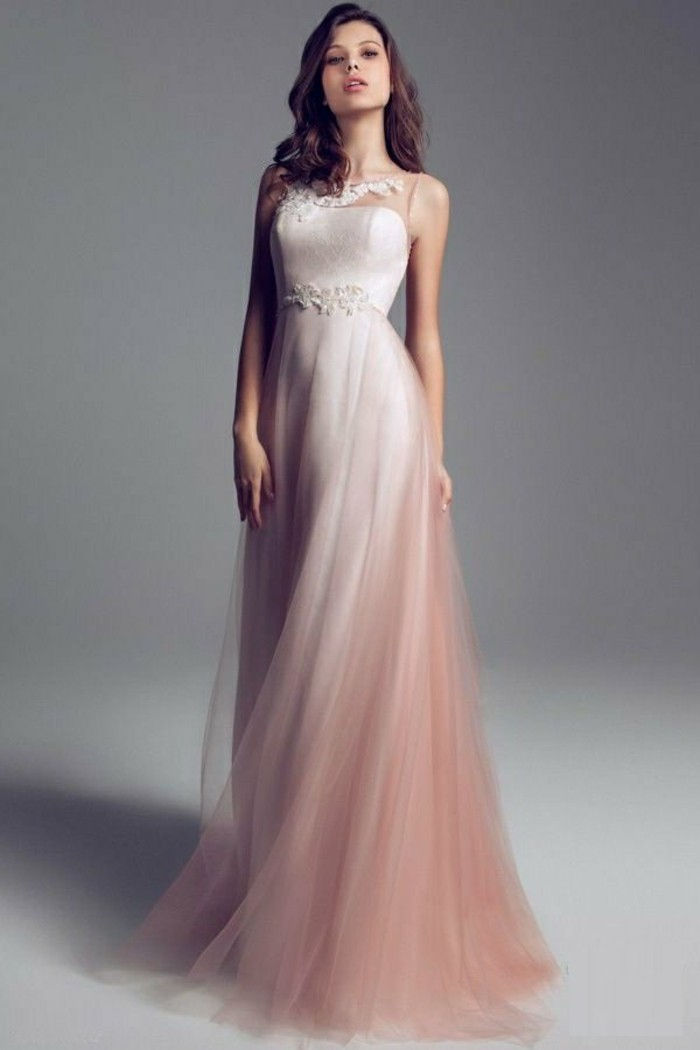 Klänning i rosa enkel och elegant