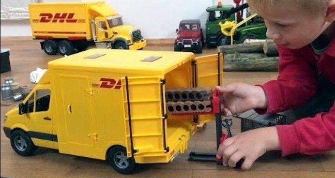 Brolis žaislai DHL-lift trucks