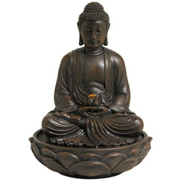 Fontanna piękny posąg Buddy