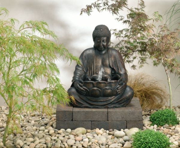 Budda fontanna-wiele kamieni ozdobnych