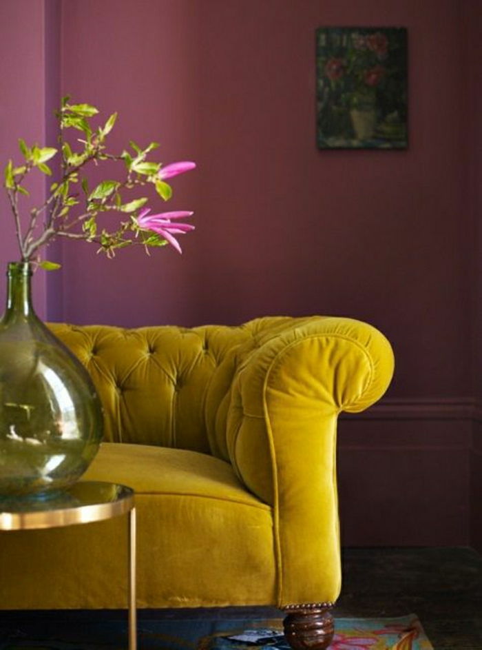 Chesterfield kavč-oker barve vaza